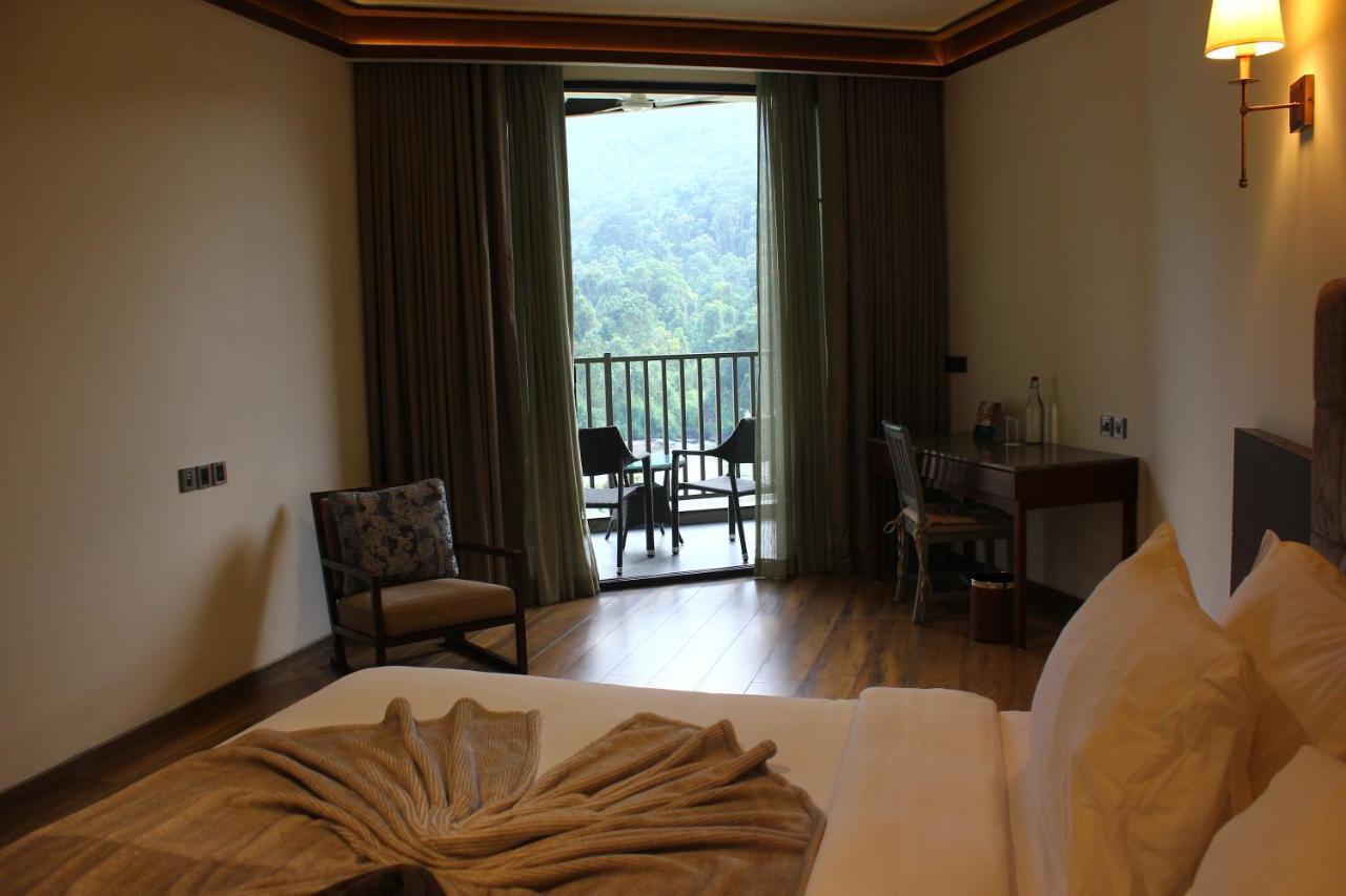 Niraamaya Retreats Samroha Athirappilly Exterior photo