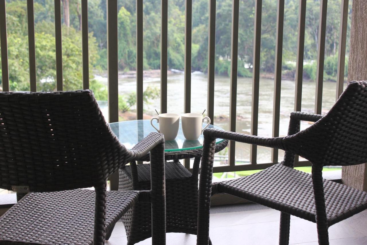 Niraamaya Retreats Samroha Athirappilly Exterior photo