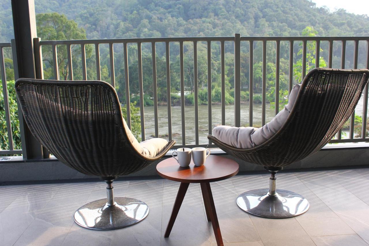 Niraamaya Retreats Samroha Athirappilly Exterior photo