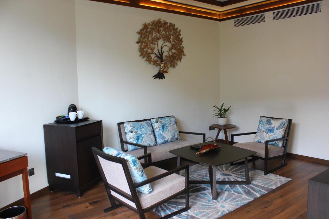 Niraamaya Retreats Samroha Athirappilly Exterior photo