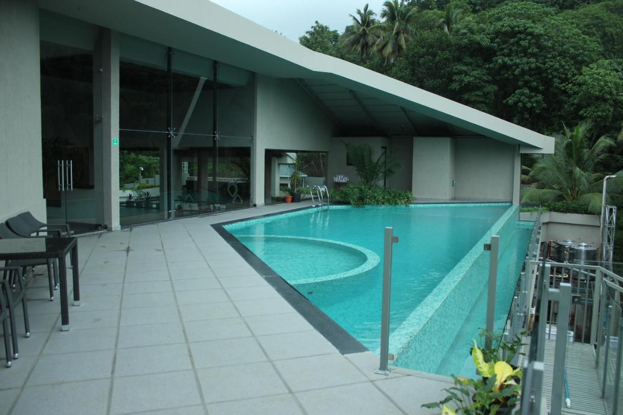 Niraamaya Retreats Samroha Athirappilly Exterior photo