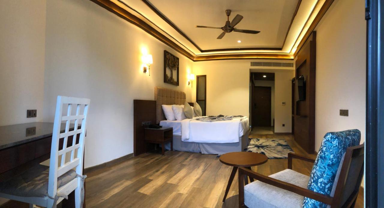 Niraamaya Retreats Samroha Athirappilly Exterior photo