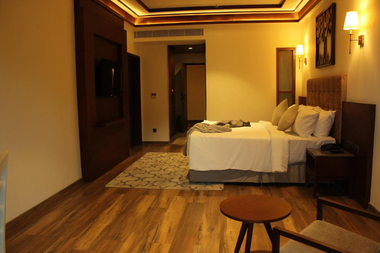 Niraamaya Retreats Samroha Athirappilly Exterior photo