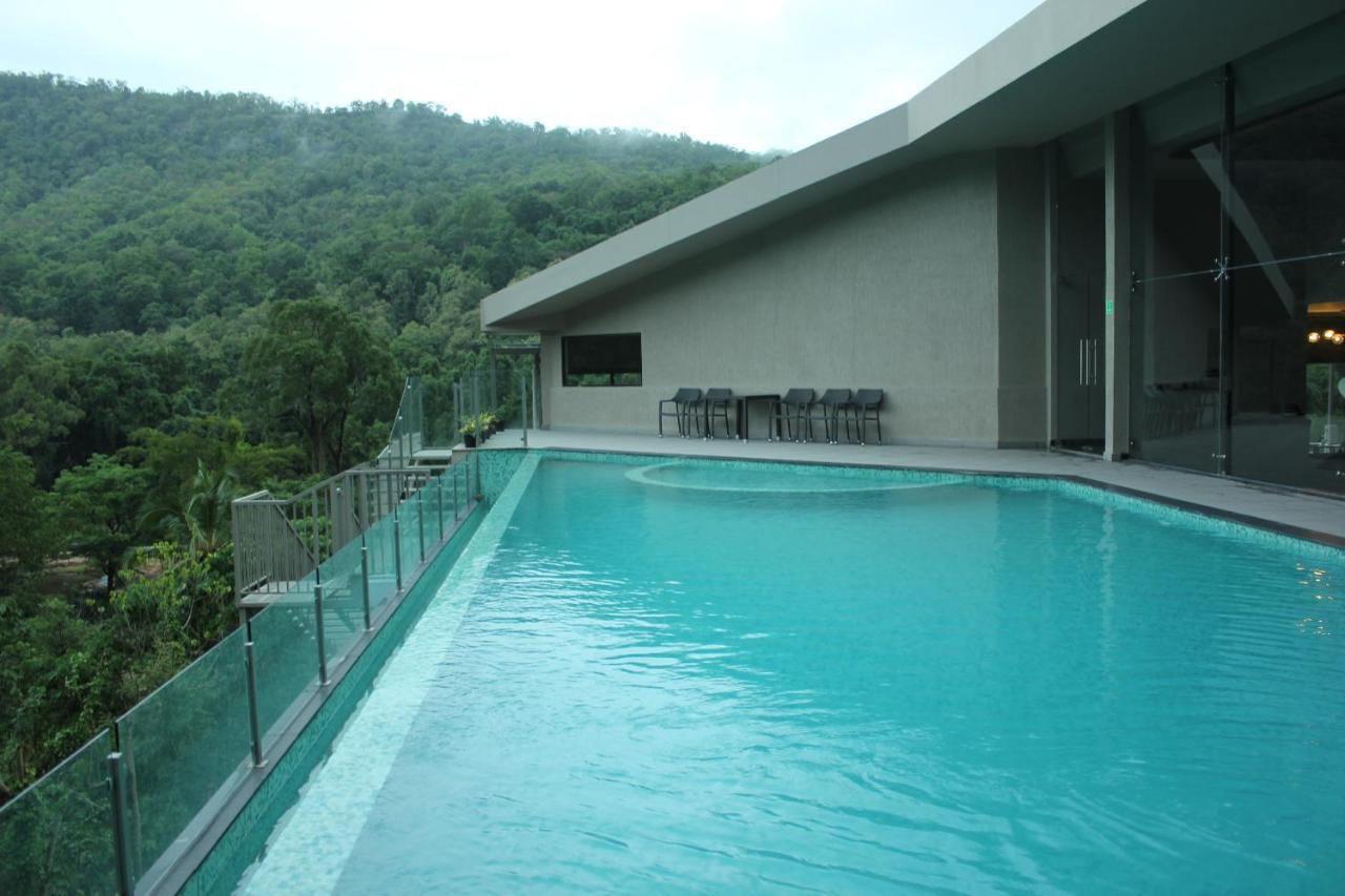 Niraamaya Retreats Samroha Athirappilly Exterior photo