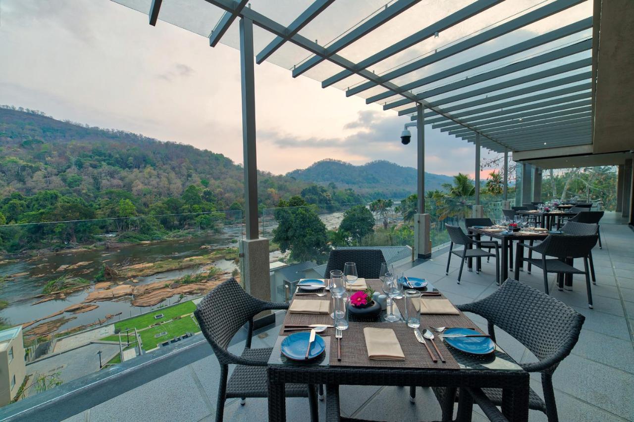Niraamaya Retreats Samroha Athirappilly Exterior photo