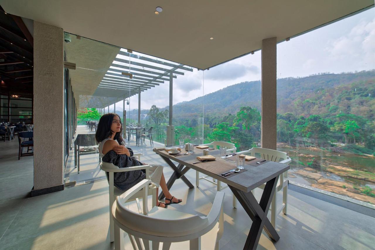 Niraamaya Retreats Samroha Athirappilly Exterior photo