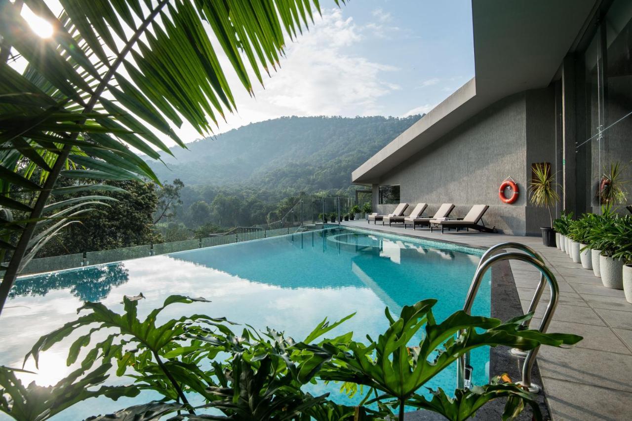 Niraamaya Retreats Samroha Athirappilly Exterior photo