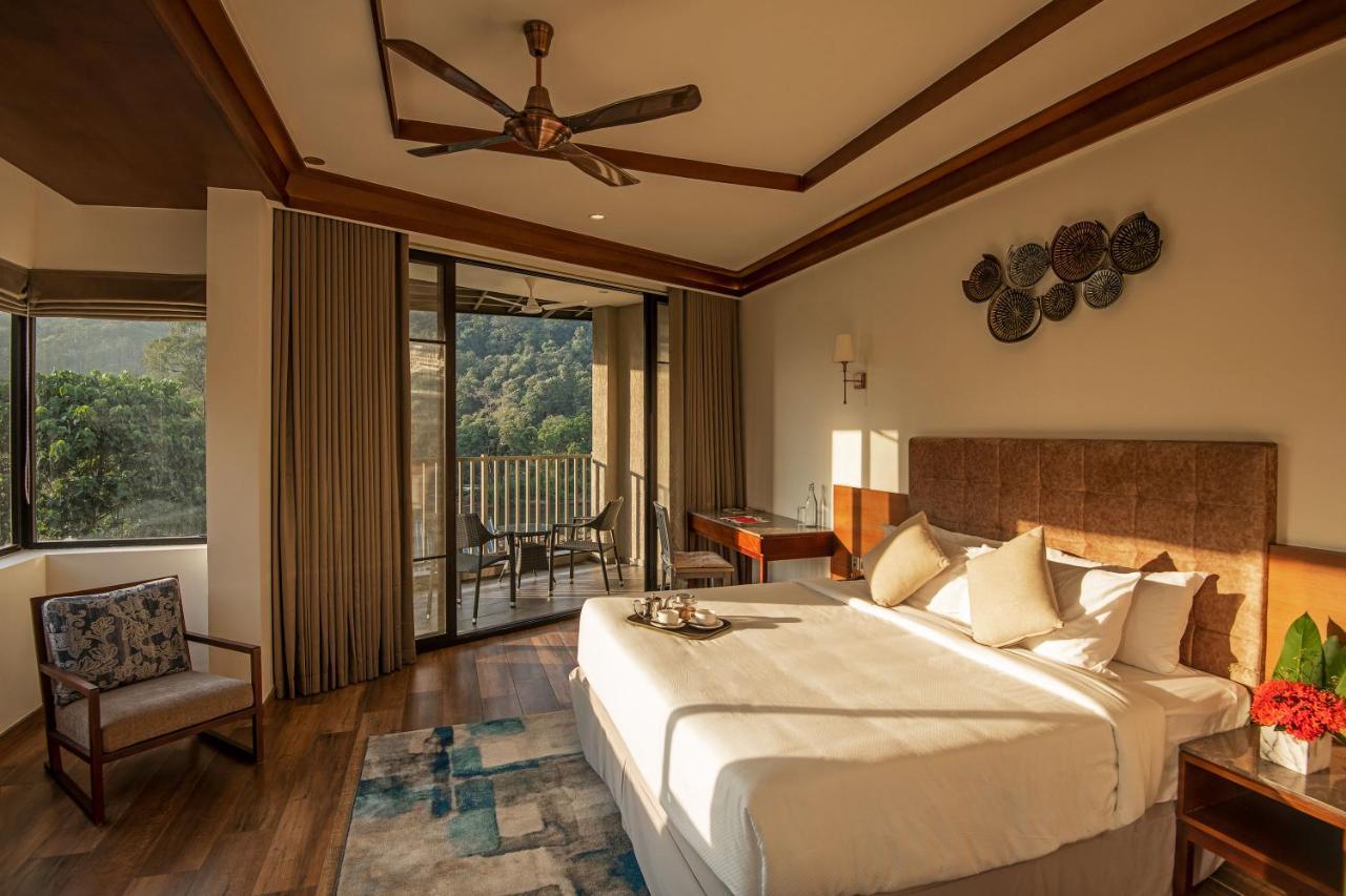 Niraamaya Retreats Samroha Athirappilly Exterior photo