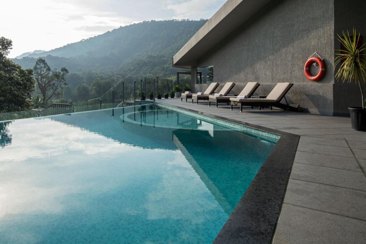 Niraamaya Retreats Samroha Athirappilly Exterior photo